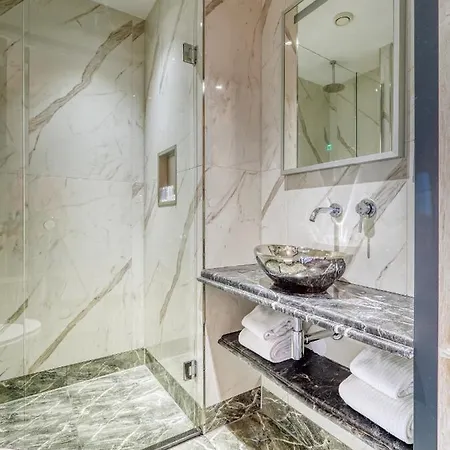 فندق Triple G 3*