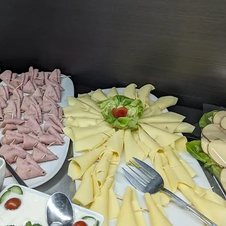 فندق Triple G 3*